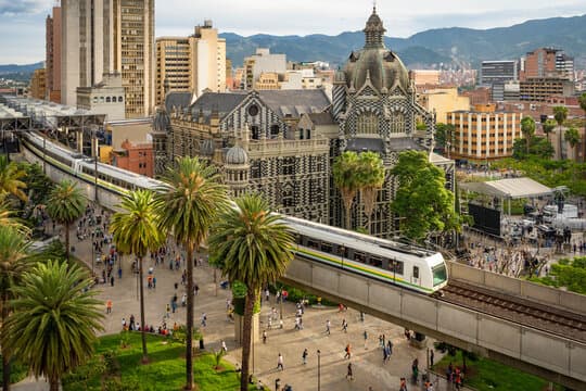 π¨π΄ Medellin Experience: Ciudad, Comuna 13 y Guatape foto 4